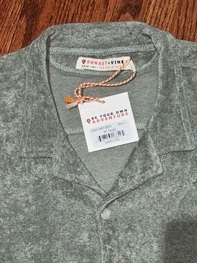 Sunset x Vine Revolution Olive Green Short Sleeve Button Polo size Large